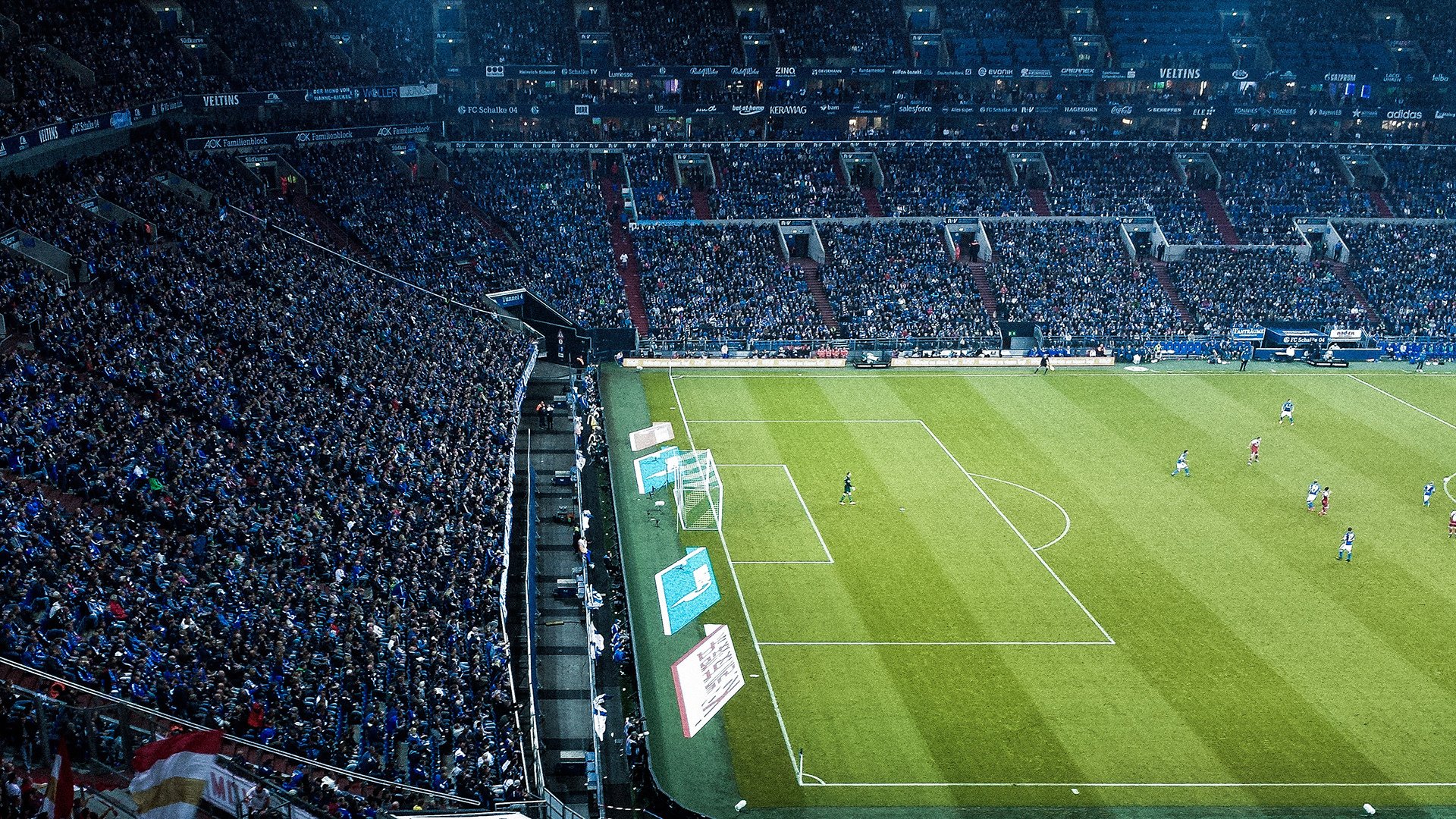 绿茵场上的碾压与乒乓台前的绝杀，体育双面镜中的中英对决